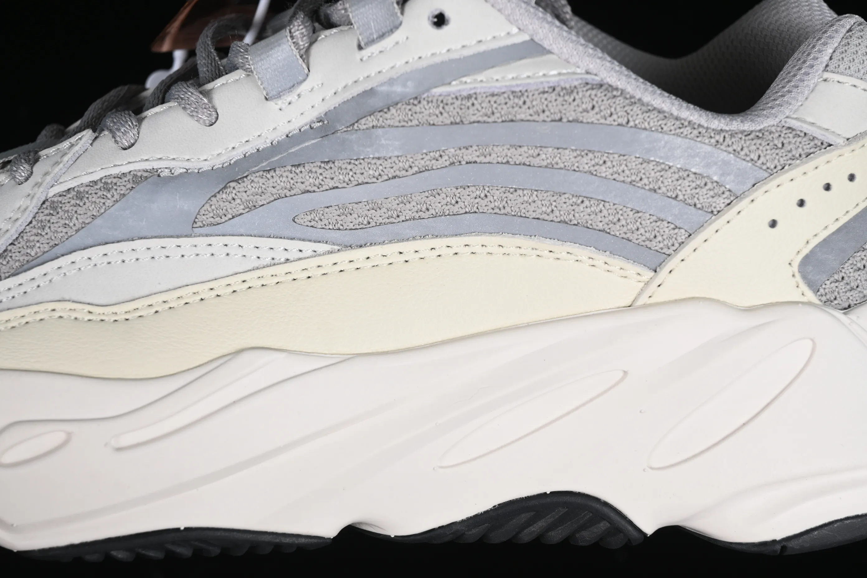 All Categories Ad Yeezy Coconut Series G Version Ad Yeezy Boost 700 V2 "Static" EF2829 Kanye Coconut 700 3M Reflective Running Shoes
